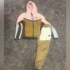 Nike tracksuit! UNISEX